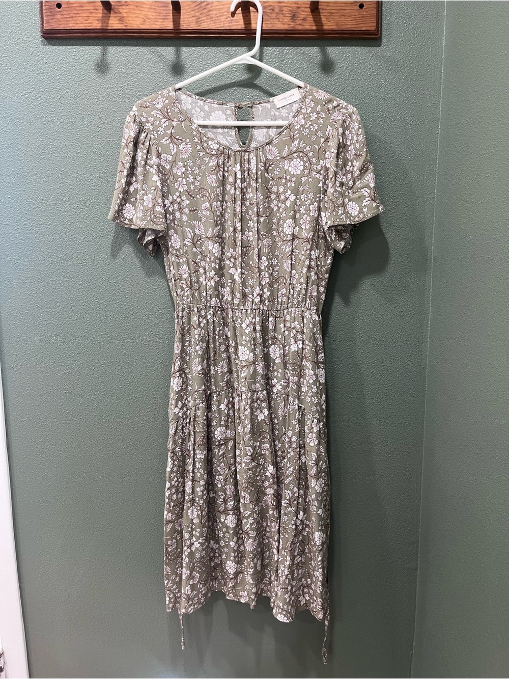 Floral Tiered Short-Sleeve Midi Dress in Sage